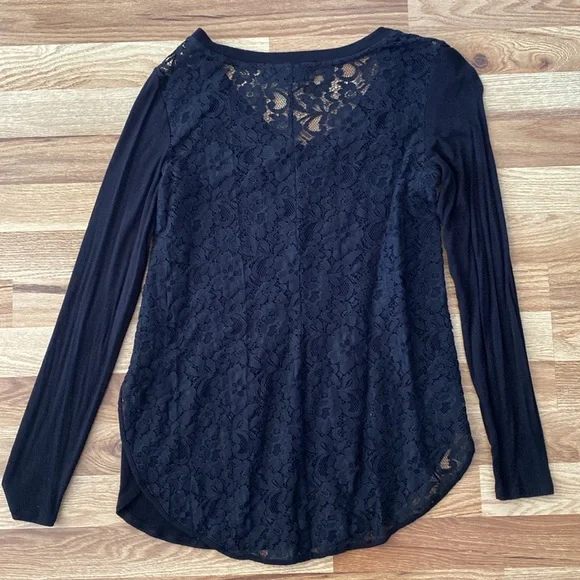 Apt 9 LONG SLEEVE TIGHT FITTED LACE V NECK SHIRT - Picture 2 of 8